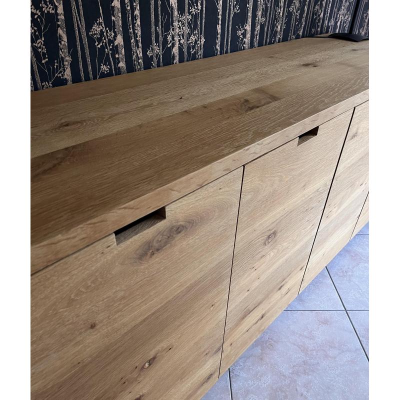 eikenhouten dressoir; merk Ethnicraft; met bijhorende eetkamertafel