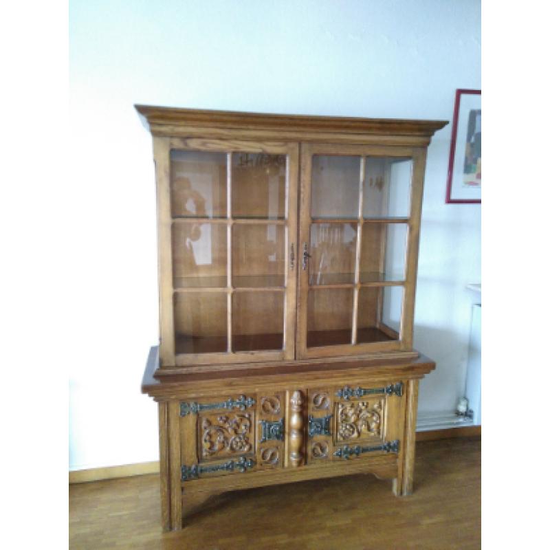 Massieve antieke eetkamer