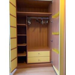 Mooie kinderkamer (hoogslaper met bureau) en kleerkast