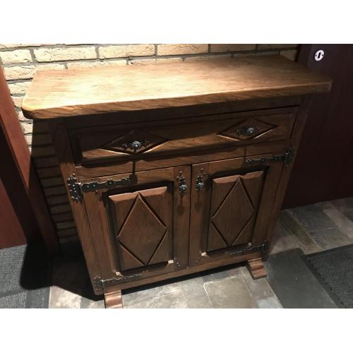 massief houten dressoir, landelijke stijl