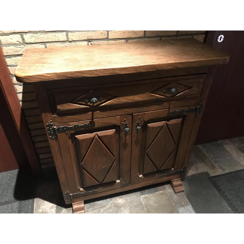 massief houten dressoir, landelijke stijl