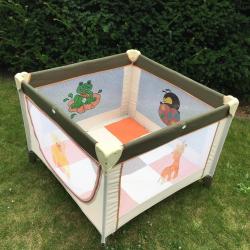 Babypark 1m*1m met handige draagtas en instapluik 16 x gezien 0 x bewaard 27 jul. 2020