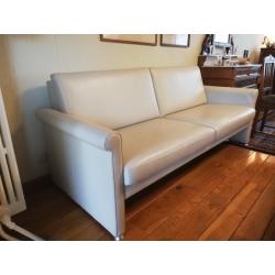 Hoogwaardige lederen lichtgrijze sofa
