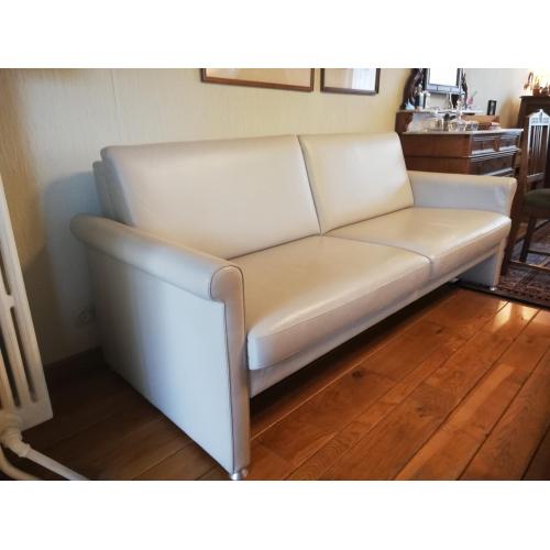 Hoogwaardige lederen lichtgrijze sofa