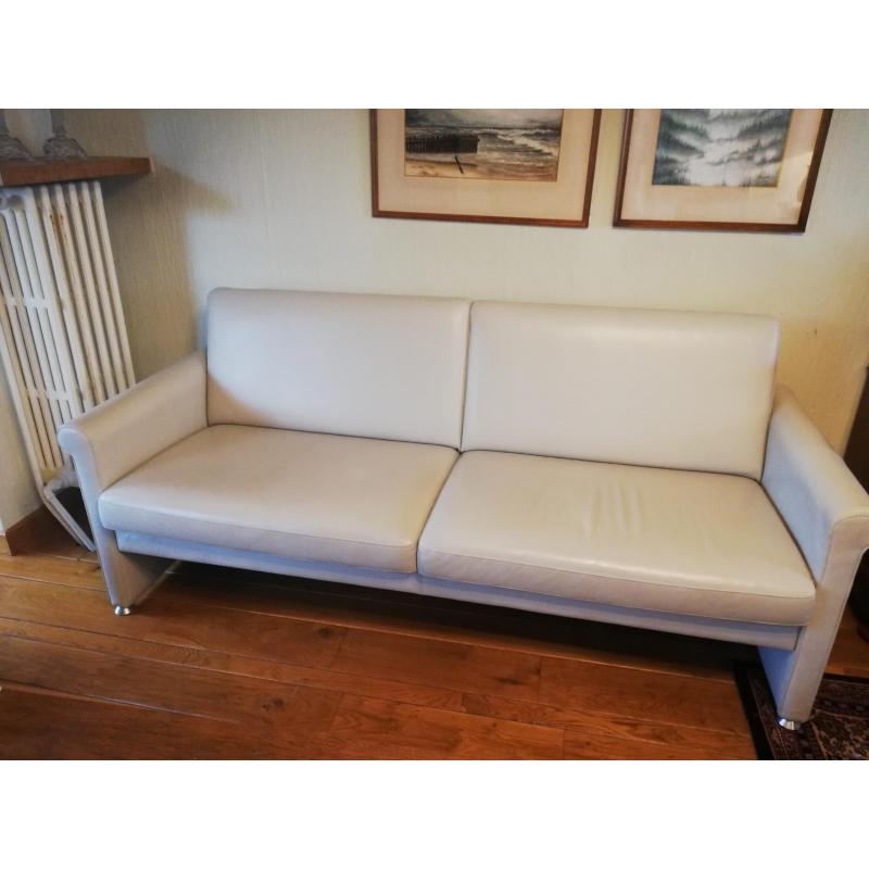 Hoogwaardige lederen lichtgrijze sofa