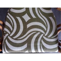 2 rotan stoelen