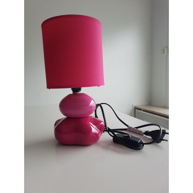 Lamp, plank en stoel
