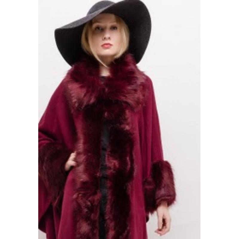 poncho in imitatiebont, dus geen dierenleed ,heerlijk zacht, voelt als bont aan en is heel warm