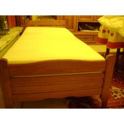 Kleerkast en bed