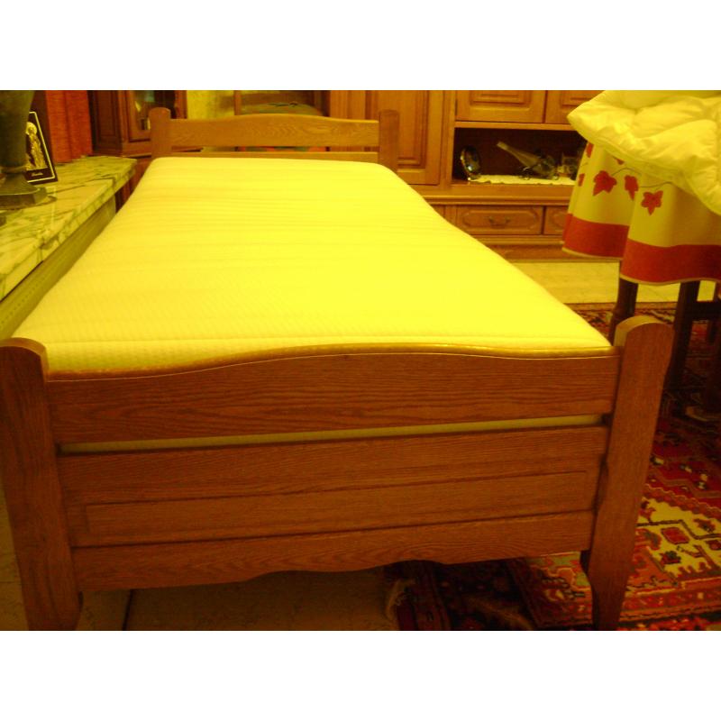 Kleerkast en bed