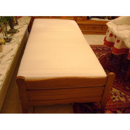 Kleerkast en bed