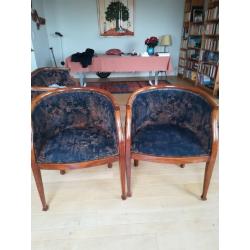 2 noten  fauteuils en bijbehorende 2pers. zetel