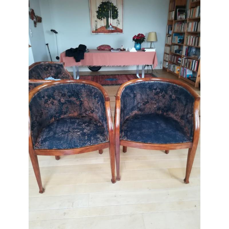 2 noten  fauteuils en bijbehorende 2pers. zetel