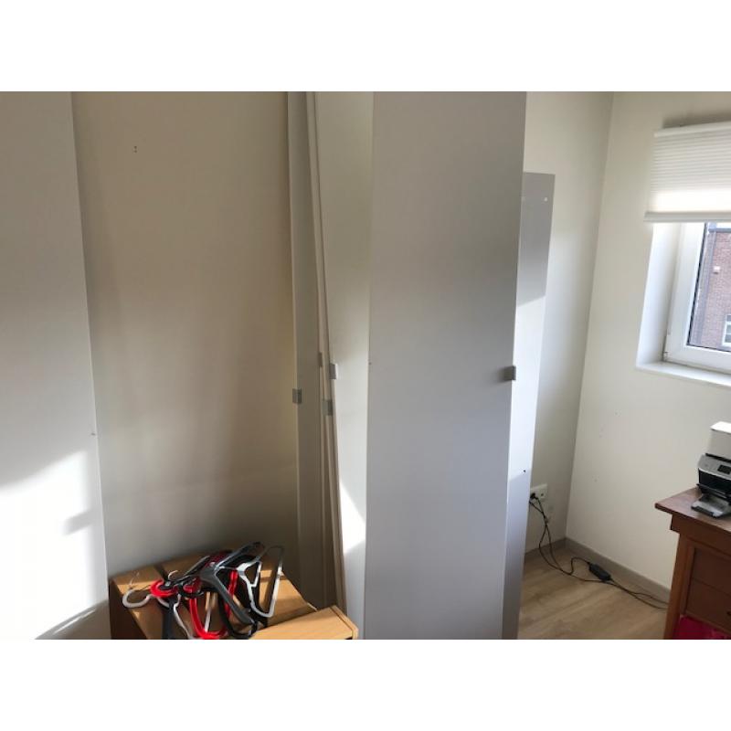 IKEA  PAX kleerkastcombinatie van 2 m 50 breed eikmotief met witte scharnier deuren