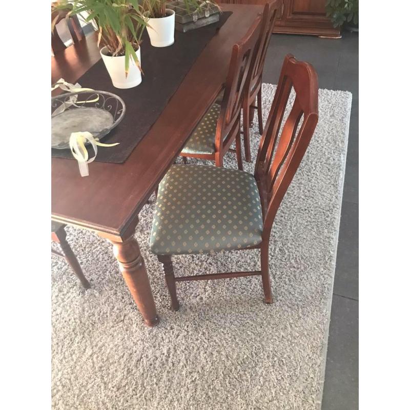 Tafel en 8 stoelen in replica kers