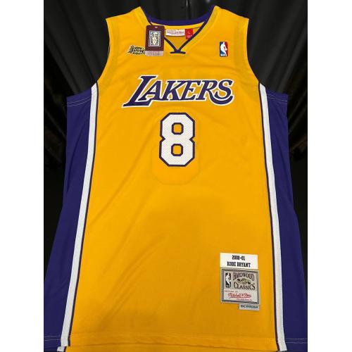 Gesigneerde gele trui Kobe Bryant Handgesigneerd PSA / DNA authenticatie