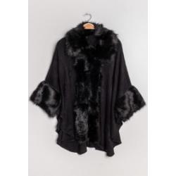 poncho in imitatiebont, dus geen dierenleed ,heerlijk zacht, voelt als bont aan en is heel warm