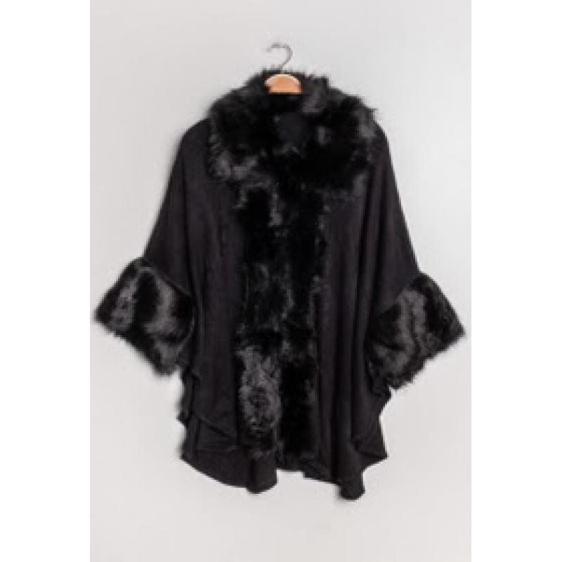 poncho in imitatiebont, dus geen dierenleed ,heerlijk zacht, voelt als bont aan en is heel warm