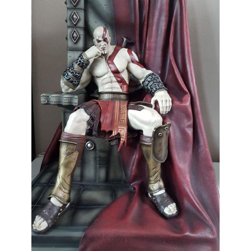Beeld kratos on throne