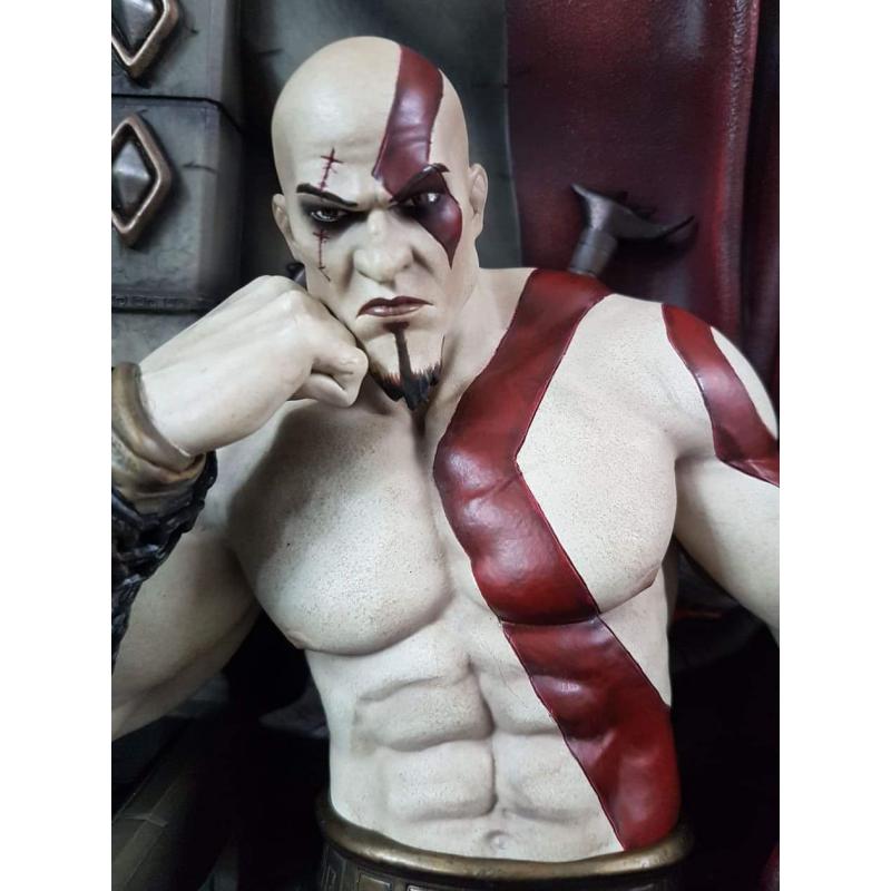 Beeld kratos on throne