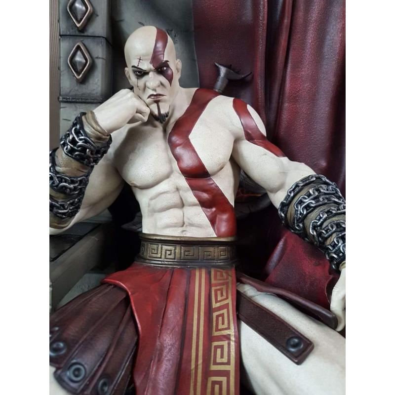 Beeld kratos on throne