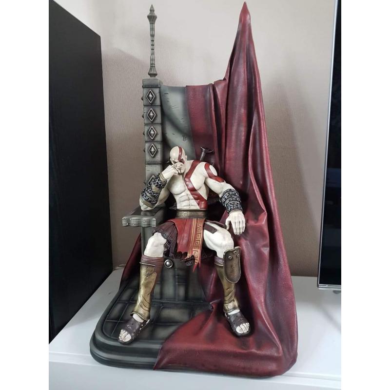 Beeld kratos on throne