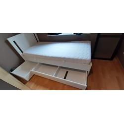 1 persoonsbed met opberglades, lattenbodem en matras