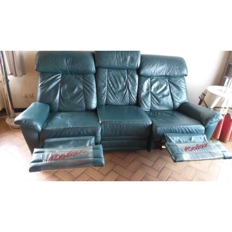 Leren salon petrol kleur met 2 relaxen, 3-zit en 2-zit