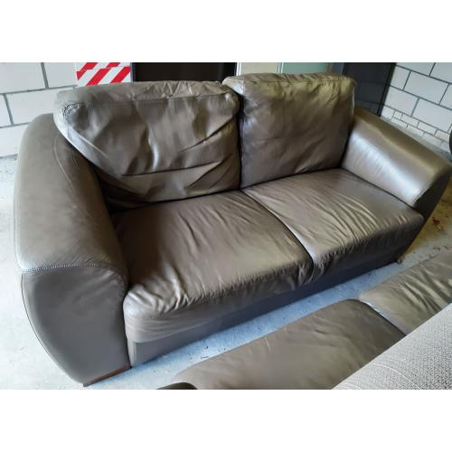 2 lederen sofa's