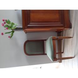 heel mooi dressoir in echt kersenhout (optie om eventueel ook eettafel, salontafel, hoge kast en stoelen bij te kopen)
