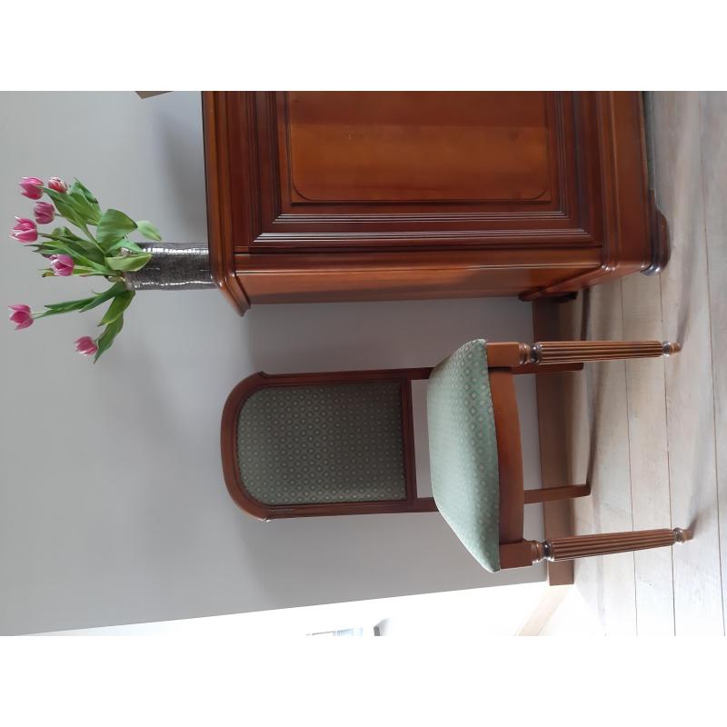 heel mooi dressoir in echt kersenhout (optie om eventueel ook eettafel, salontafel, hoge kast en stoelen bij te kopen)