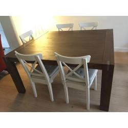Tafel 140x160 (tot 200cm)   5 stoelen