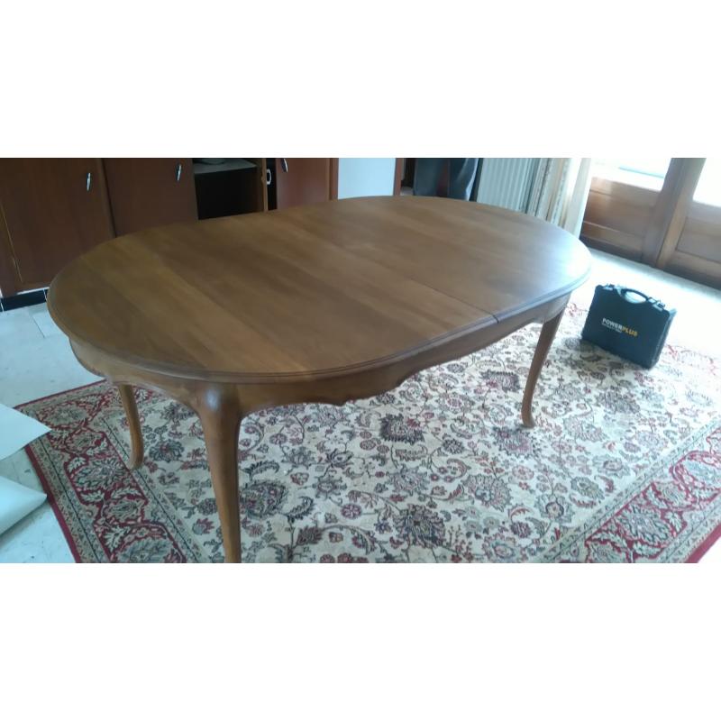 Fijn afgewerkte uittrekbare eiken eettafel