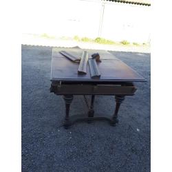 Te restaureren eettafel