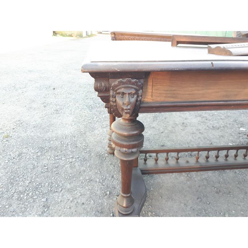 Te restaureren eettafel