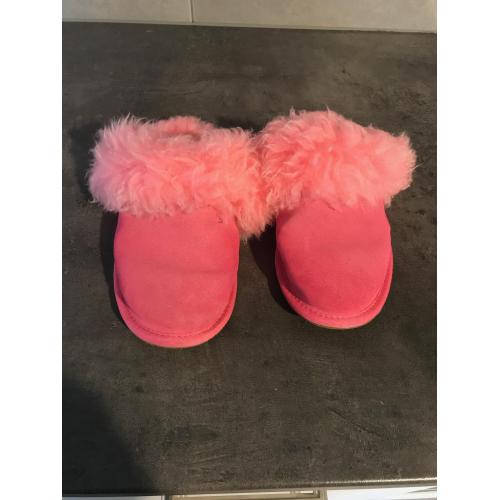 zo goed als nieuwe roze sloefen UGG met bont