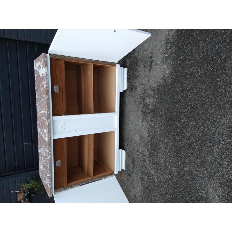 kast met spiegel