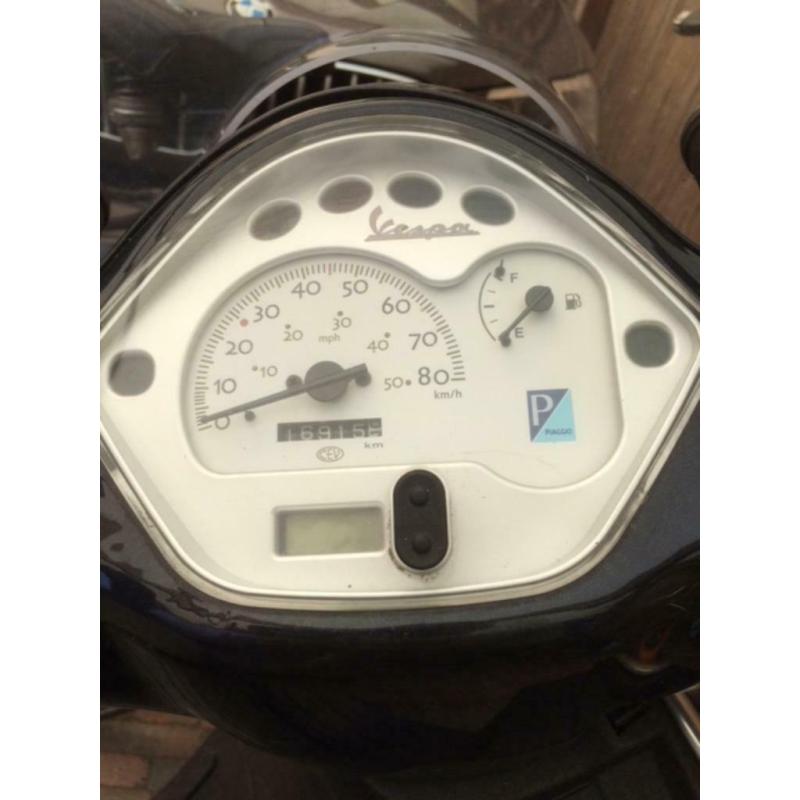 Vespa LX50 met windscherm