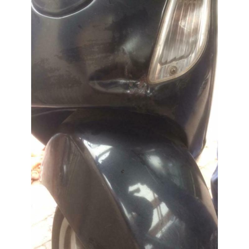 Vespa LX50 met windscherm