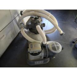 gebruikt Intex zandfilter met pomp en Intex zoutwatersysteem