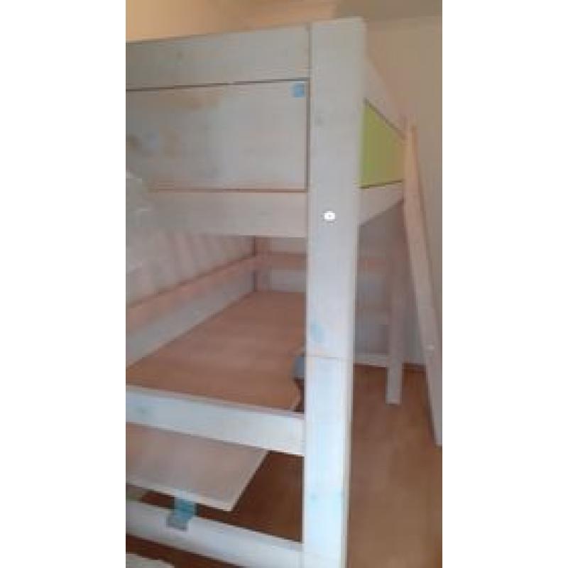 grenen white wash hoogslaper met bureau en kastje op wielen